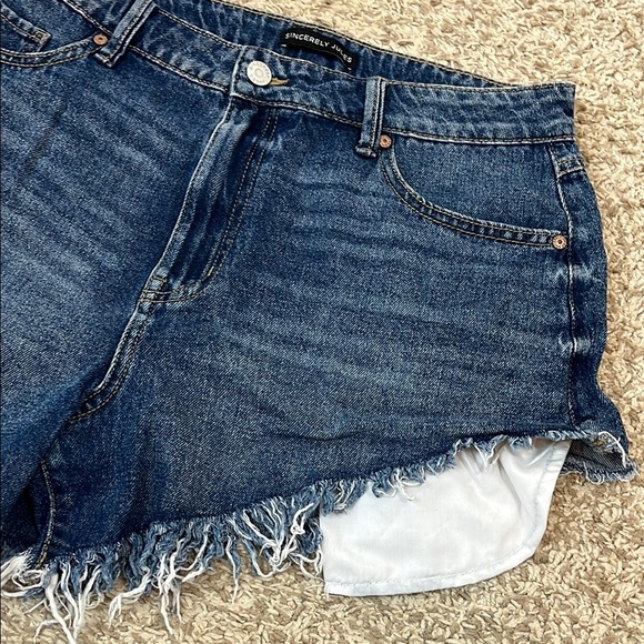 Sincerely Jules Distressed Denim Frayed Hem Shorts - Size 11 / 30 - Picture 4 of 9